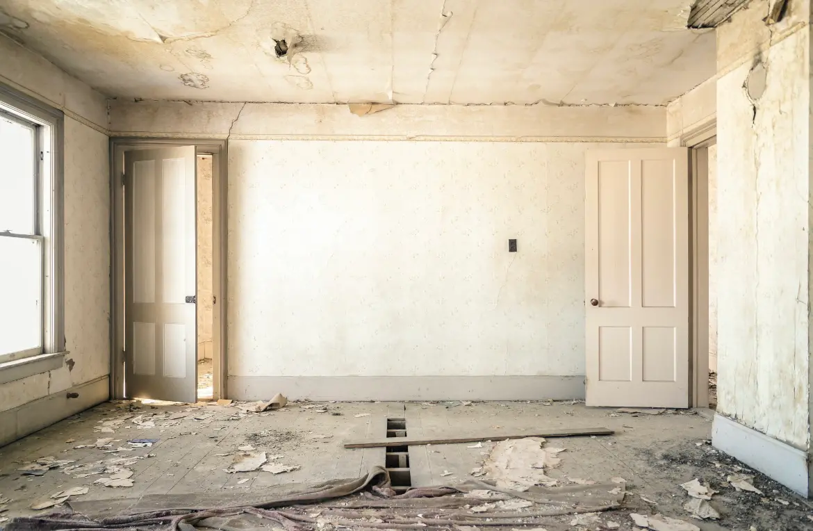 Waste disposal crew managing a cleanout project in Beach Park